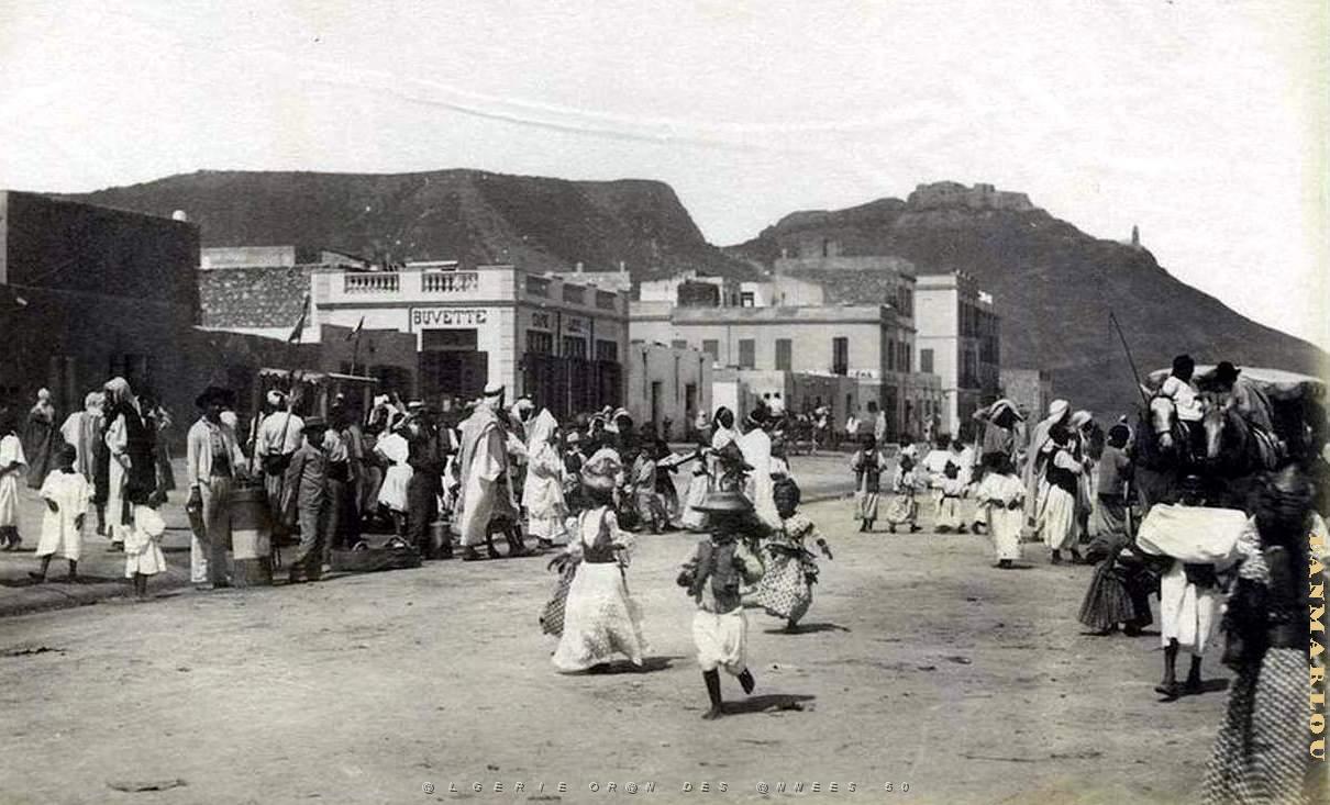 CA a- 199- Village negre.jpg